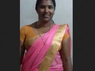Tamil bhabhi's boobs get a lot of attention