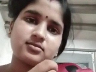 Curvy Indian wife bares her ample bosom in a solo video