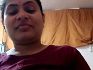 Big-breasted bhabhi from Kerala flaunts her assets in a solo video