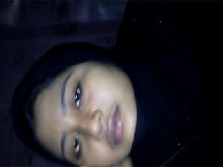 Desi babe from Bangladesh gets naughty in MMS video
