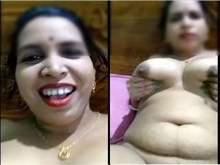 Indian Bhabhi's solo show with big boobs and pussy