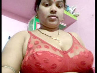 Watch a stunning Indian bhabi in a solo video