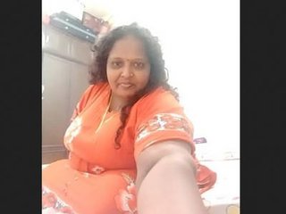 Indian aunty flaunts her big and beautiful vagina