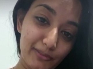 Pakistani girl Qudi flaunts her body in nude MMS