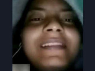 Cute Indian girl shows off on VC