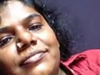 Tamil aunty from local area shows off her body on video call