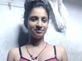 Nude Indian girl Ria takes a sexy bathroom selfie