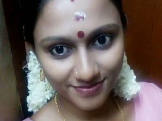 Mallu babe Kottayam MMC goes nude in selfie video