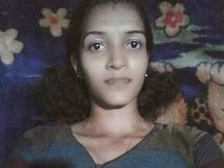 Desi babe shows off her boobs and pussy for her boyfriend in sex video