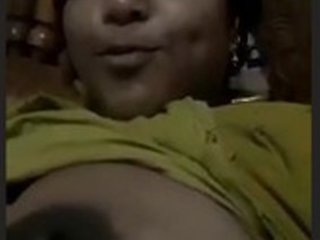 Mallu bhabhi flaunts her large breasts