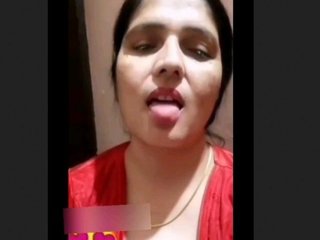 Indian bhabhi flaunts her breasts and pussy in a VK video