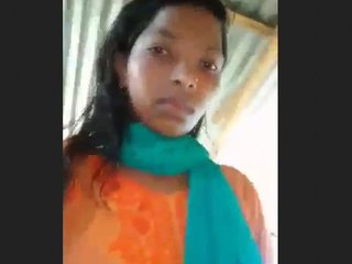 Assamese girl from Guwahati takes control in steamy video