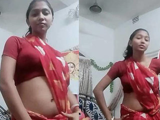 Princess Rakhis chubby belly and navel steal the show in sensual video