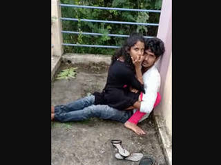 Desi couple enjoys hot outdoor sex