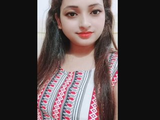 Cute girl flaunts her boobs in a paid VK video