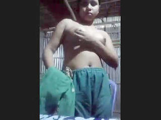 Desi slum girl goes nude for her lover