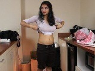 Watch Indian beauty Shanaya Gata in a seductive video