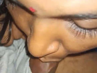 Indian Tamil babe gives a blowjob in HD video