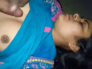 Desi GF exposes her body and gives a blowjob in HD video