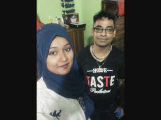 Desi babe gives a blowjob to her husband in a hot video