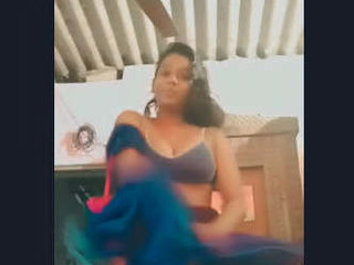 Country girl's video for lover features her natural beauty