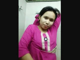 Desi babe teases her boyfriend with her body and pleasures herself