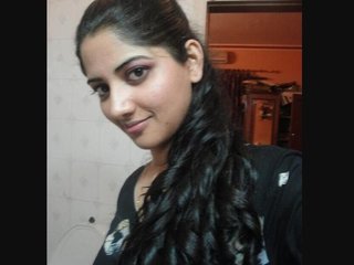 Beautiful Indian girl in MMS video