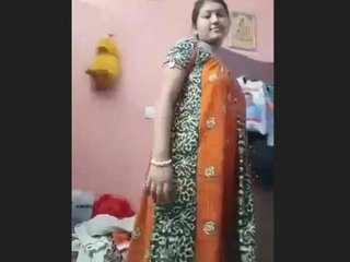 Unsatisfied Bengali Boudi receives fingering in village