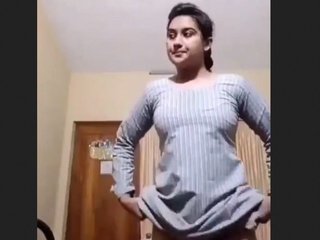 Desi bhabi seductively opens her dress