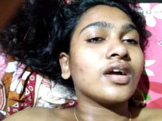 Indian college girl Sasha endures pain during sexual encounter