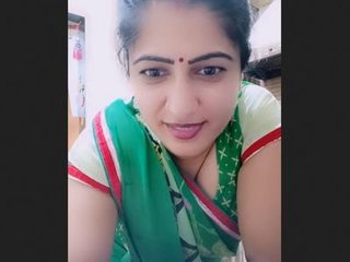 Manju Queen Bhabhi's seductive performance in Tango video