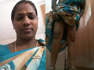 Indian aunty pees in public