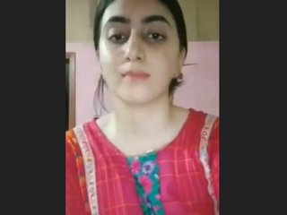 Pakistani girl flaunts her talents in a steamy video