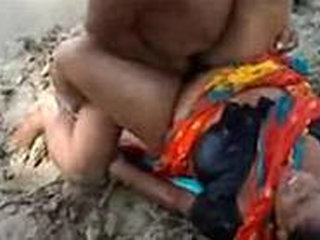 Indian couple has outdoor sex on a mattress