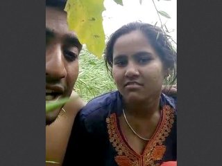 Desi couple enjoys outdoor sex in village