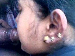 Desi babe gives a blowjob in a car