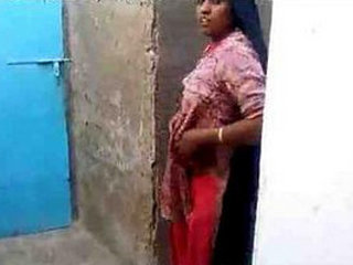Indian Muslim babe reveals her big boobs in Kolkata