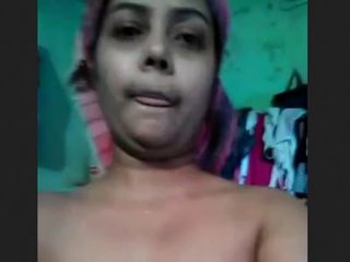 Desi bhabhi flaunts her pussy and masturbates in sensual video