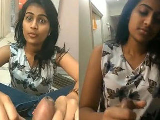 Prajakta from Mumbai performs a sizzling blowjob
